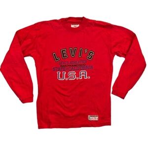 LEVI's Men's Long Sleeved Crewneck shirt red